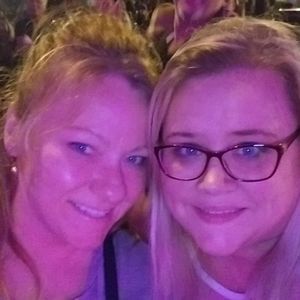 Meet your Posher, Lorie